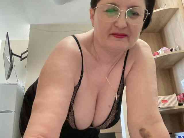 HotMilfPussy webcam