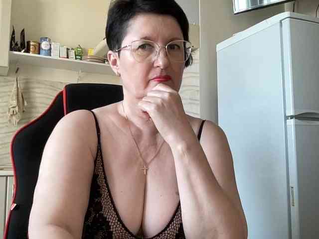 HotMilfPussy webcam