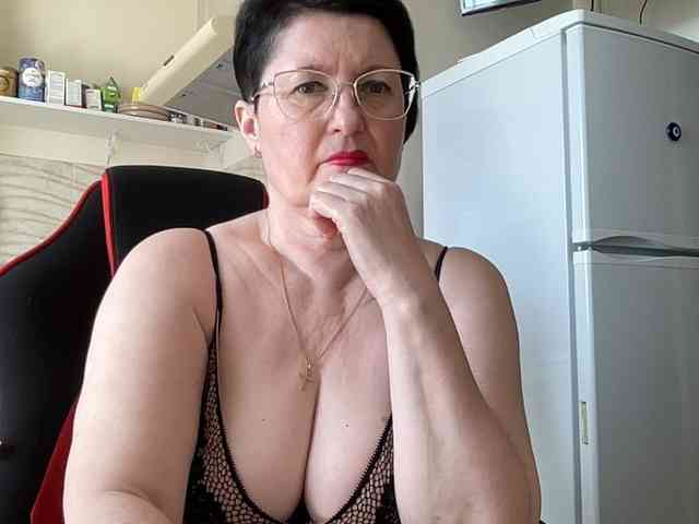 HotMilfPussy webcam