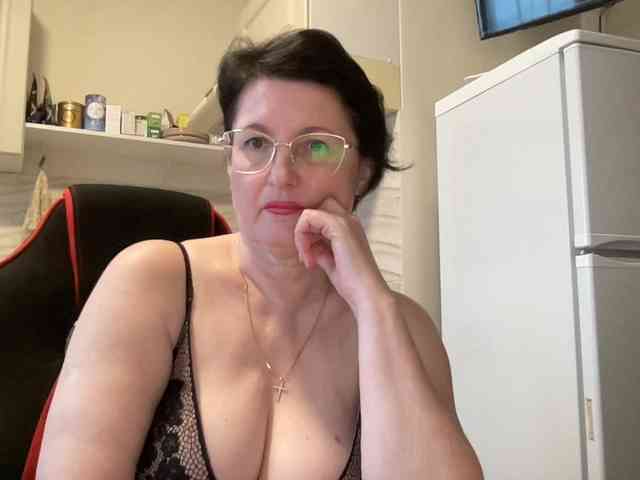 HotMilfPussy webcam