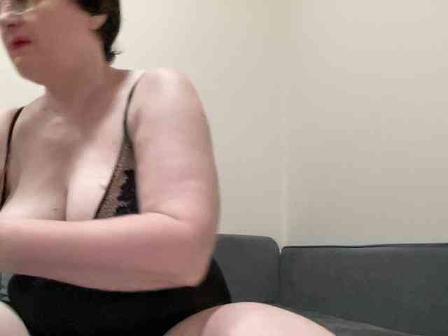 HotMilfPussy webcam
