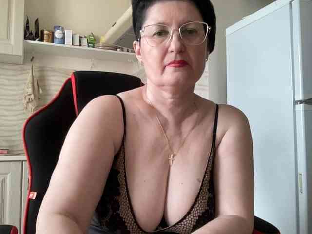 HotMilfPussy webcam