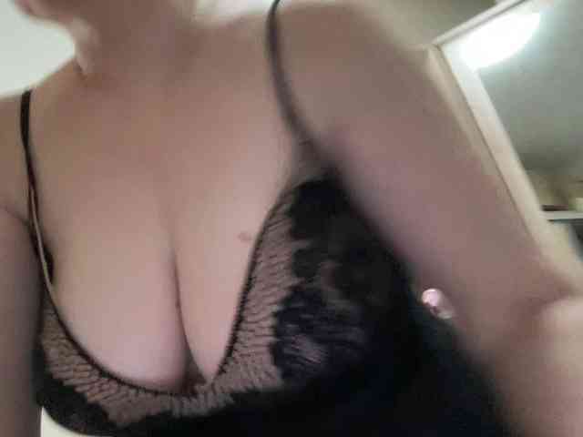 HotMilfPussy webcam