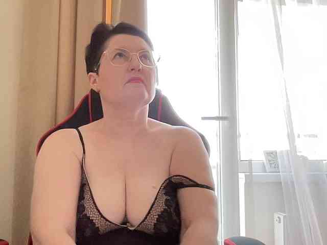 HotMilfPussy webcam