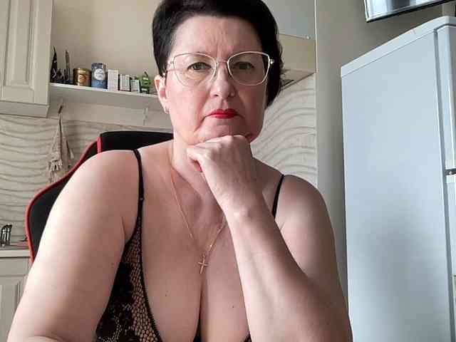 HotMilfPussy webcam