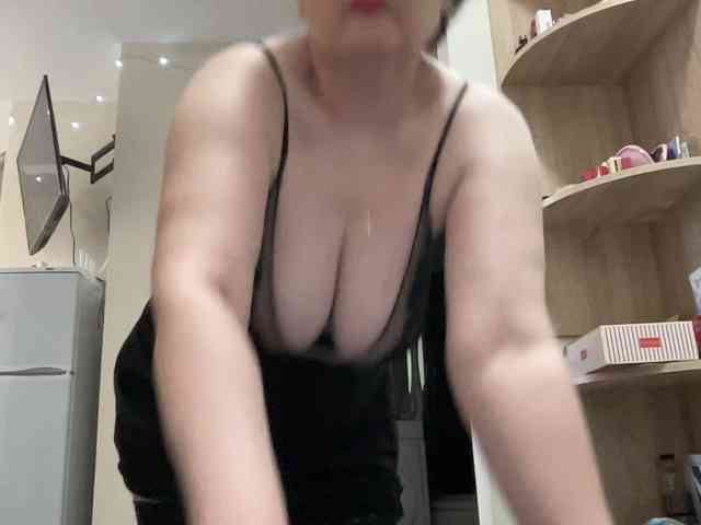 HotMilfPussy webcam
