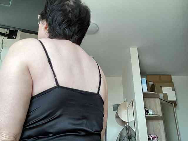 HotMilfPussy webcam