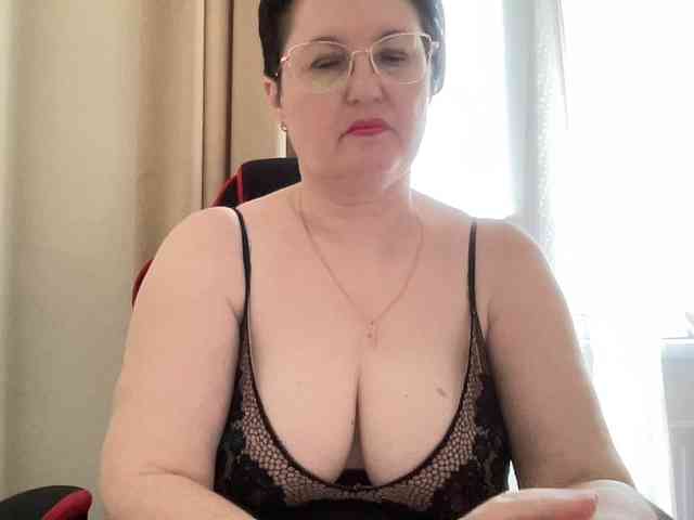 HotMilfPussy webcam