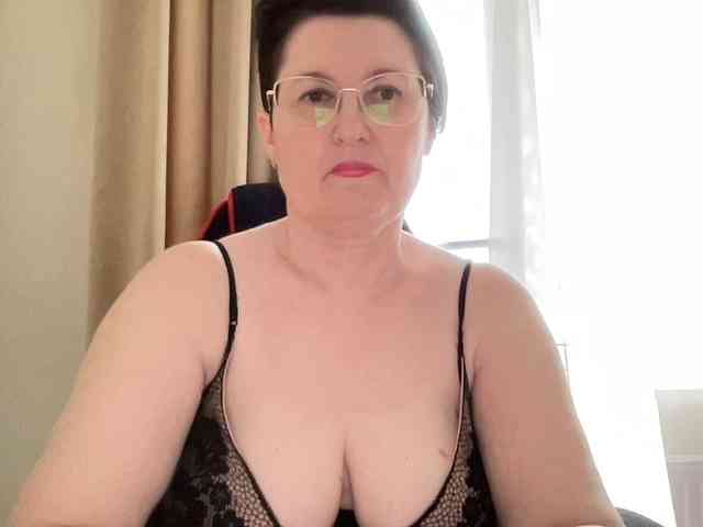 Model: HotMilfPussy