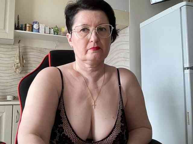 HotMilfPussy webcam