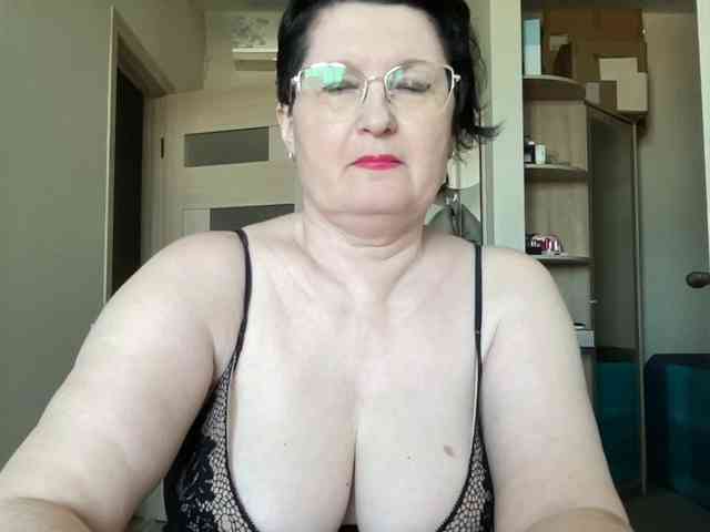 HotMilfPussy webcam