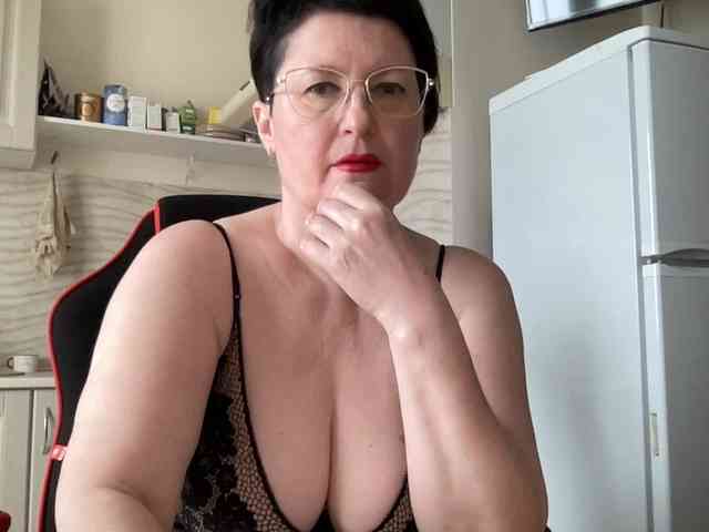 Model: HotMilfPussy
