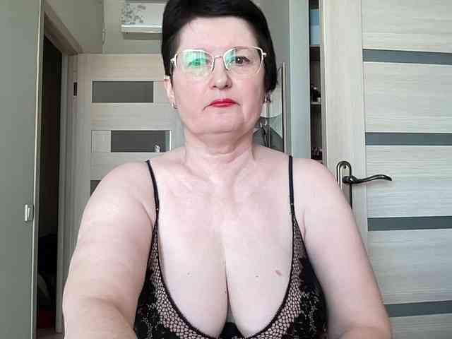 HotMilfPussy webcam