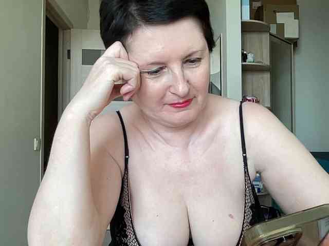 HotMilfPussy webcam