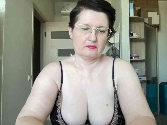 HotMilfPussy webcam