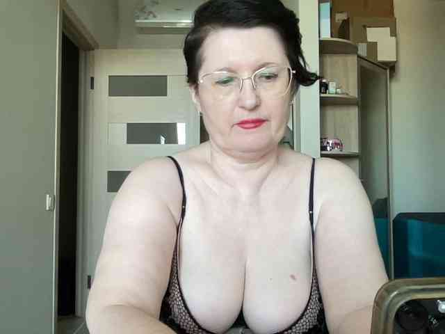 HotMilfPussy webcam