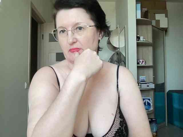 HotMilfPussy webcam