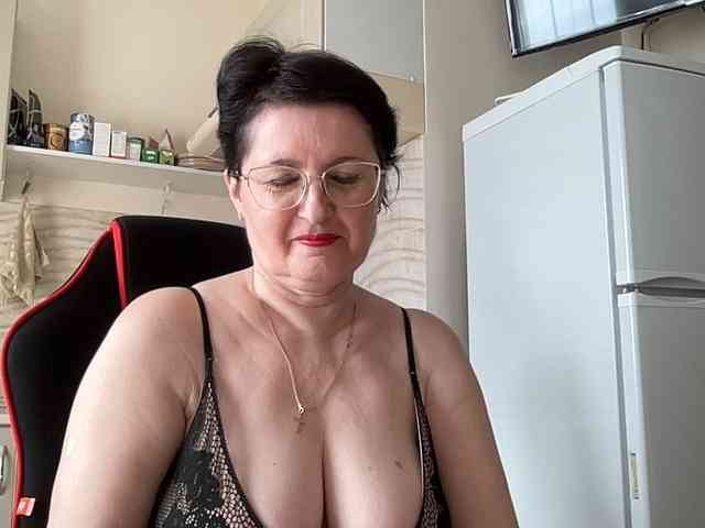 HotMilfPussy webcam