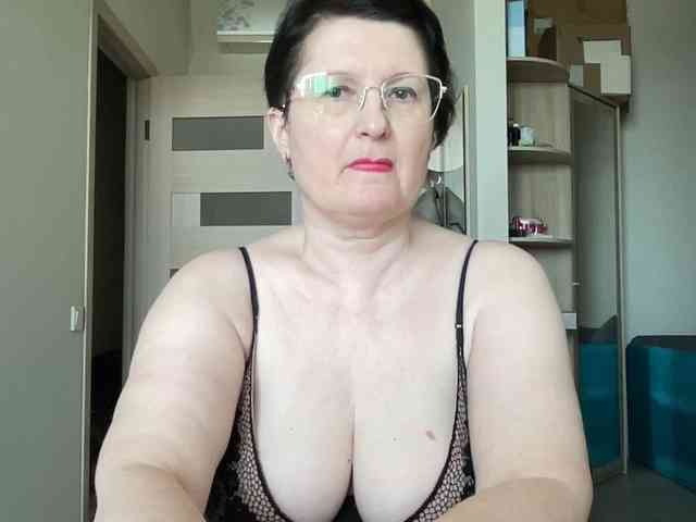 HotMilfPussy webcam