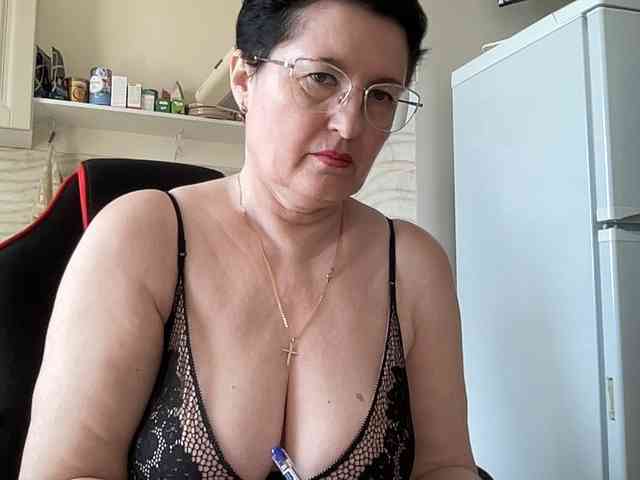 HotMilfPussy webcam