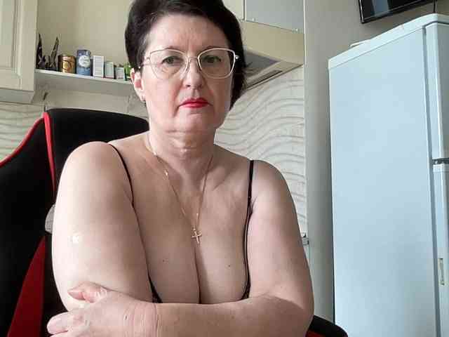 HotMilfPussy webcam