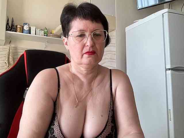 HotMilfPussy webcam