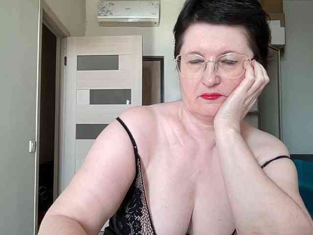 HotMilfPussy webcam
