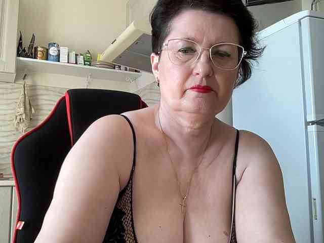 HotMilfPussy webcam