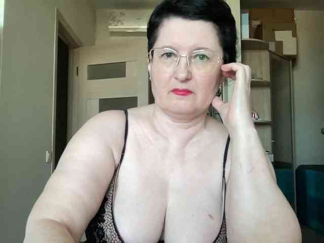 HotMilfPussy webcam
