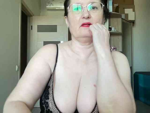 hotmilfpussy's live room
