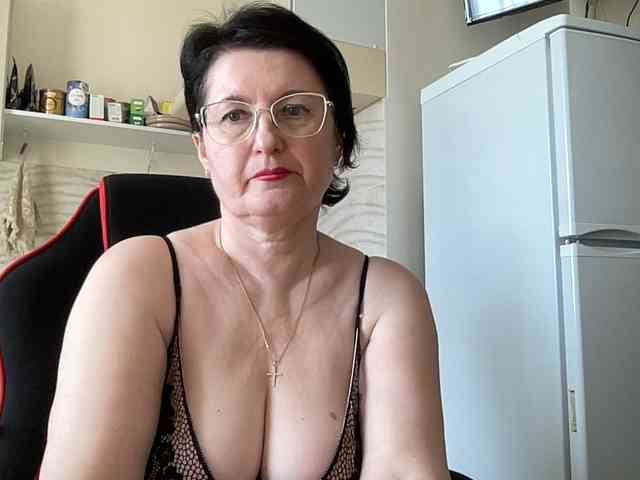 HotMilfPussy webcam
