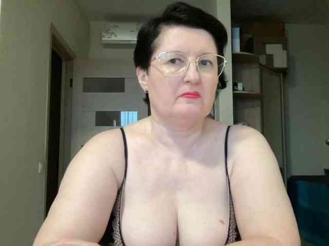 HotMilfPussy webcam