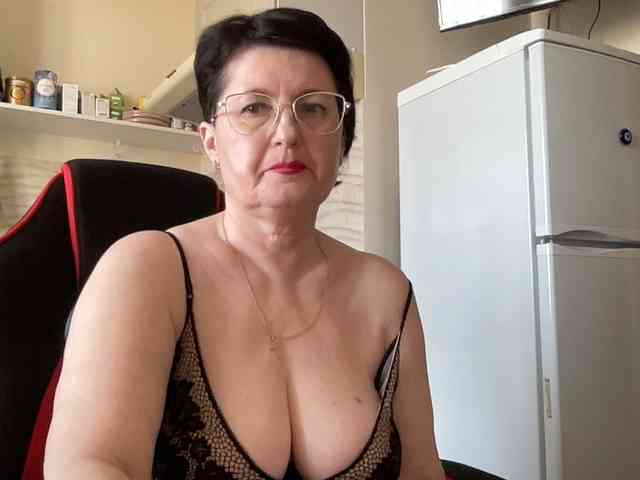 HotMilfPussy webcam