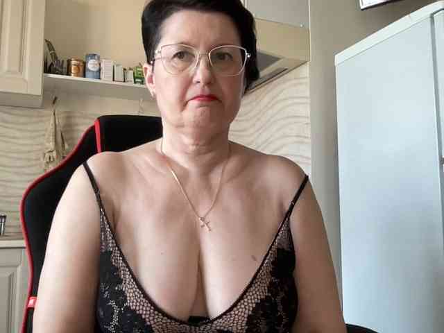 HotMilfPussy webcam