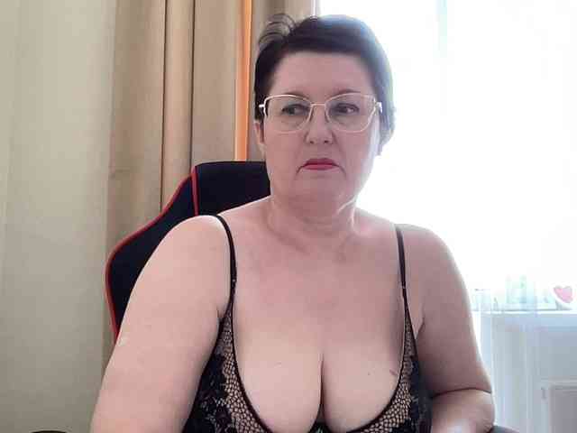 HotMilfPussy webcam