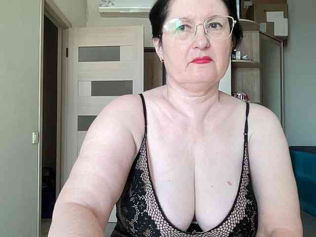 HotMilfPussy webcam
