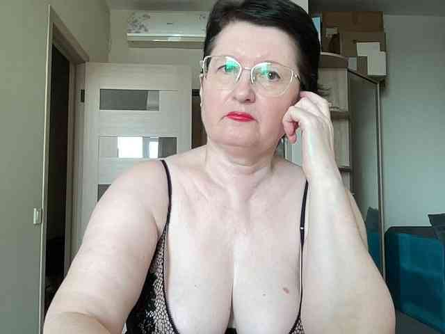 HotMilfPussy webcam