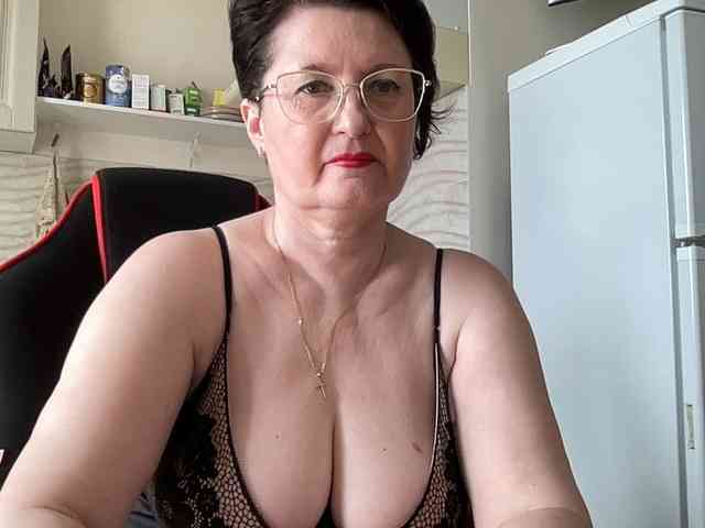 HotMilfPussy webcam