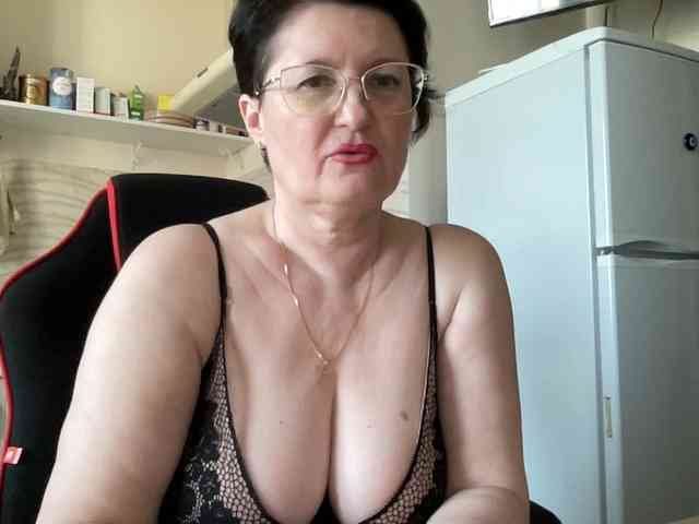 HotMilfPussy webcam