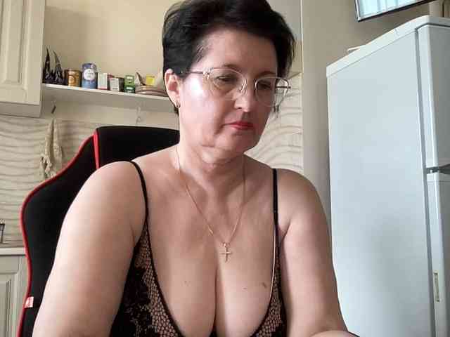 HotMilfPussy webcam