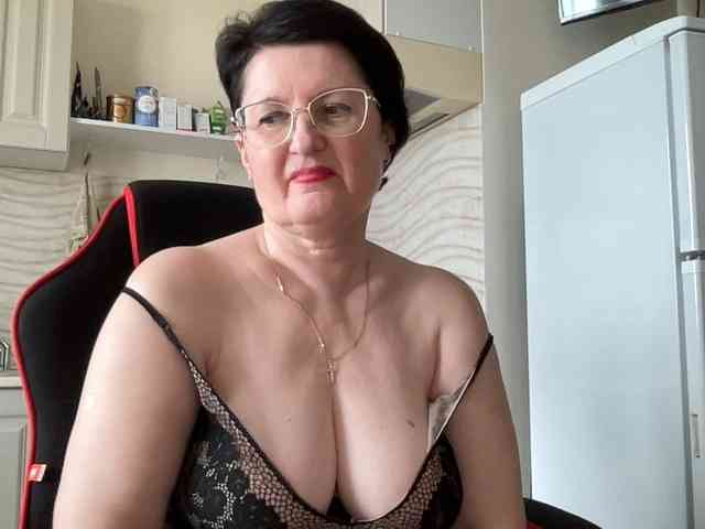 HotMilfPussy webcam