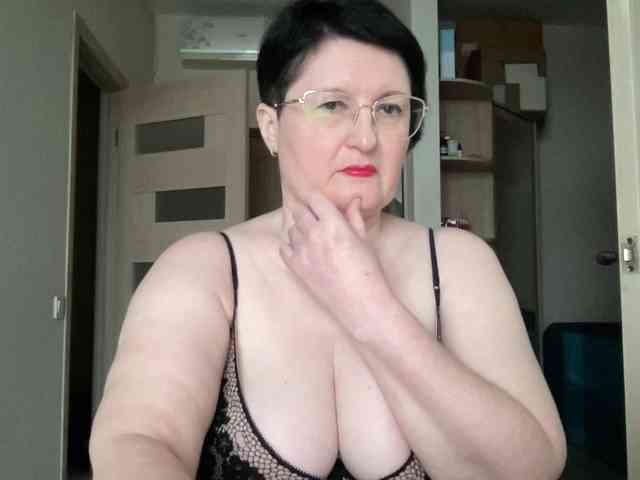 HotMilfPussy webcam