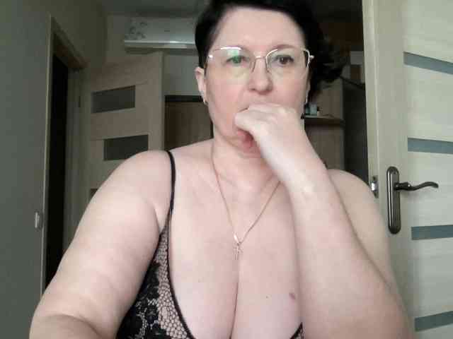HotMilfPussy webcam