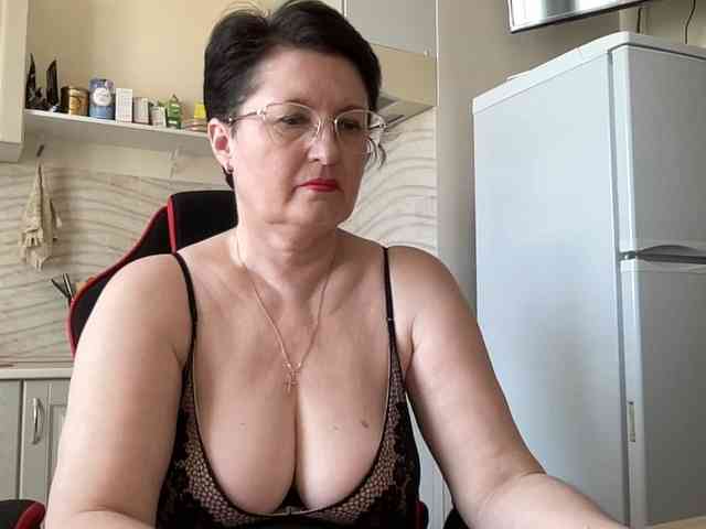 HotMilfPussy webcam