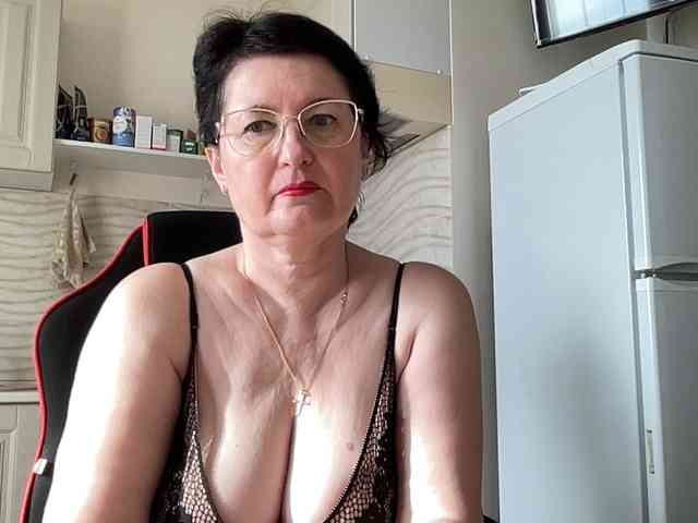 HotMilfPussy webcam