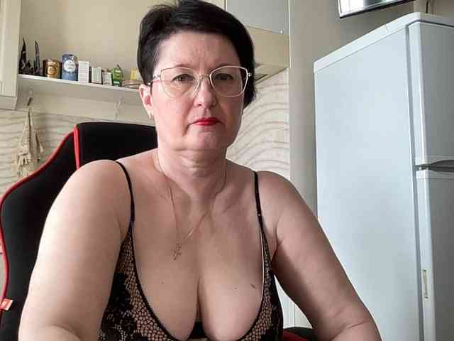 HotMilfPussy webcam