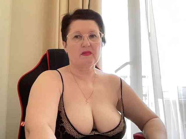 HotMilfPussy webcam