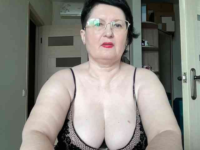 Модель: HotMilfPussy