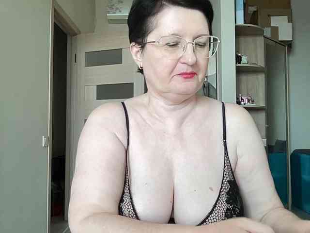 HotMilfPussy webcam