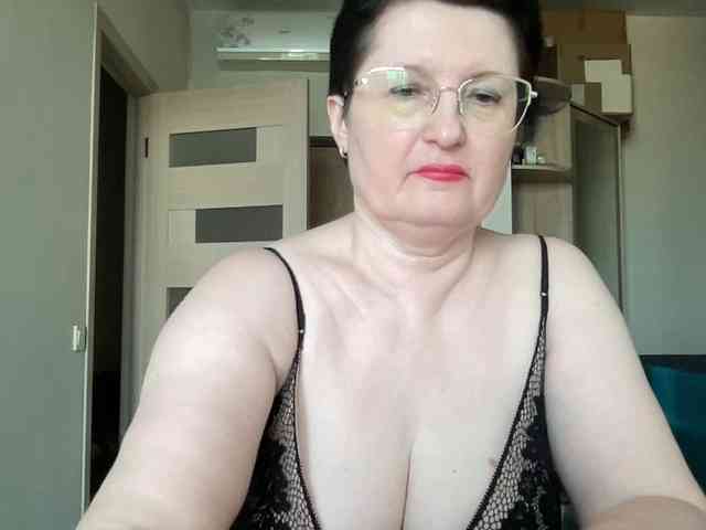 HotMilfPussy webcam